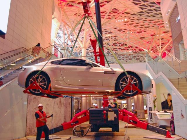 Crane Lifting Car