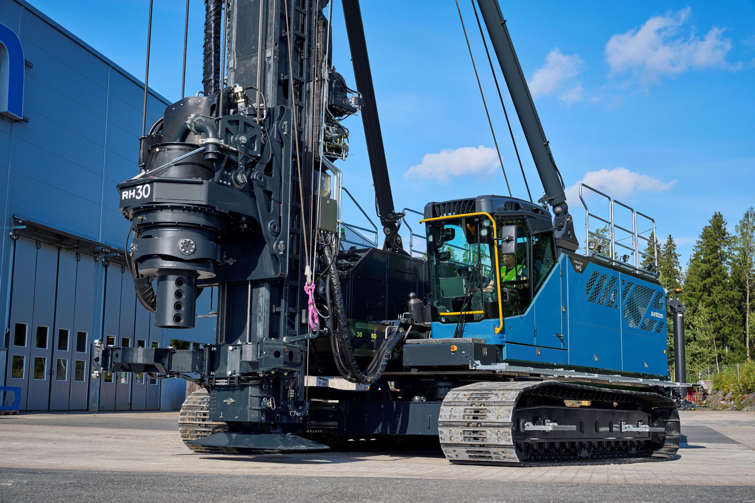 Junttan unveils all-new piling rig range