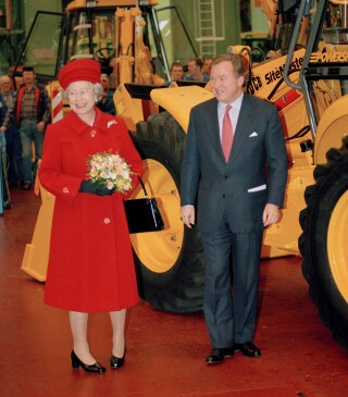 Elizabeth II pictured with Lord Bamford during a visit to JCB in 1995