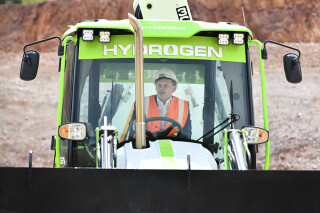 Tory cabinet minister Grant Shapps test drove a hydrogen-fuelled JCB prototype in 2023 as a publicity stunt