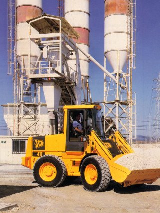 1994   the 1.1 cubic metre bucket capacity 411 is launched to replace the JCB 410