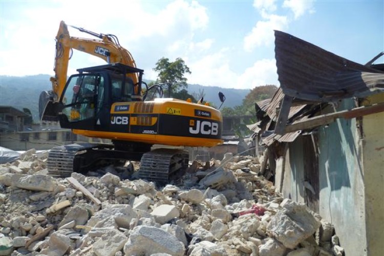 JCB JS220XD at work in Haiti