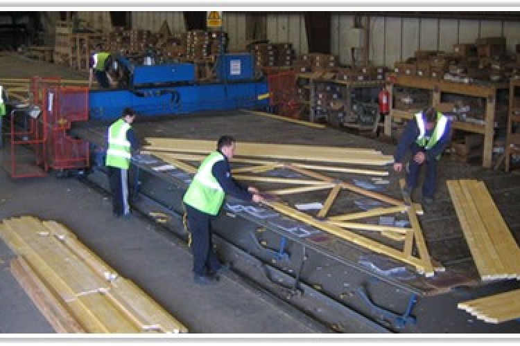 Manufacturing trussed rafters