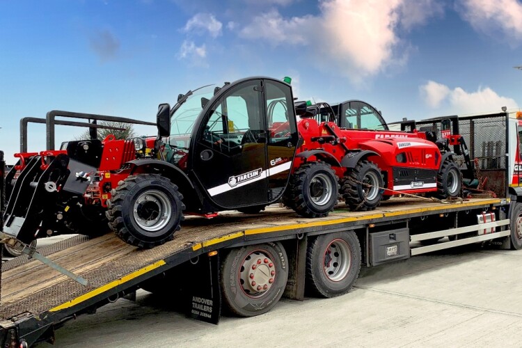 Clive Barford has taken delivery of four diesel and two electric telehandlers from GGR 