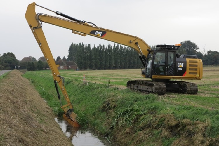 Cat 320EL long reach excavator on ditch-clearing duty