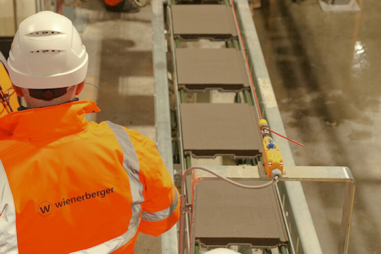 Wienerberger will is switching to reusable pallets for its Sandtoft roofing tiles 