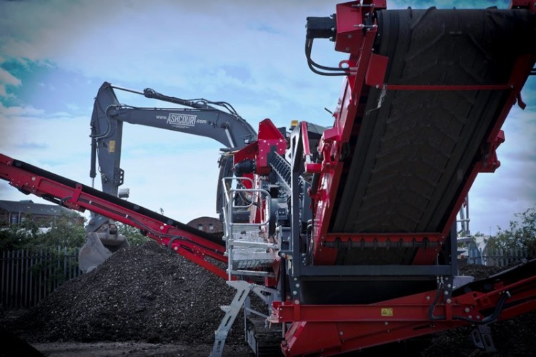 Ashcourt's new Terex Finlay 883+ Spaleck screener in action